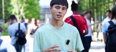 Usage image showing a man wearing a microphone speaking in a crowded public space