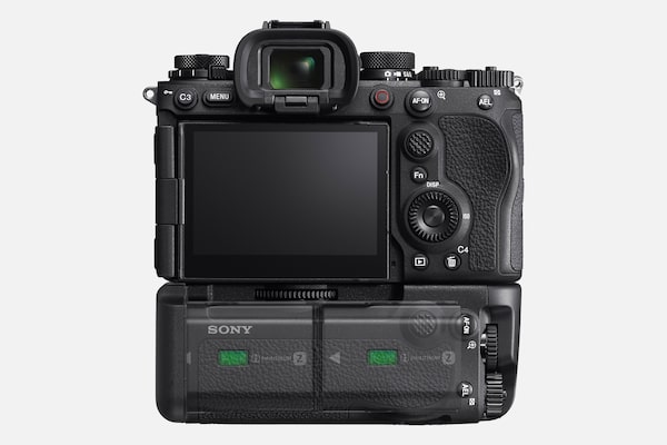 Product image of the camera with an attached VG-C5 vertical grip equipped with two batteries